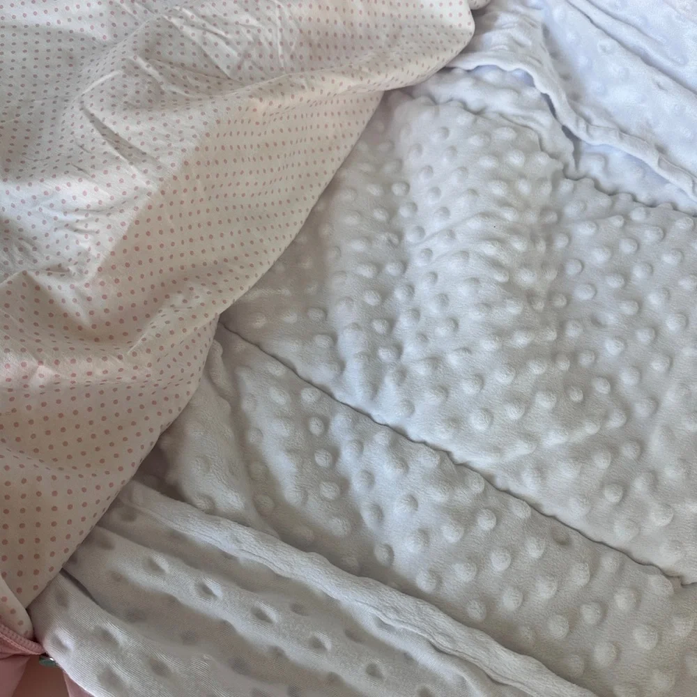 Victoria Beddy's Pink Zipper Bedding